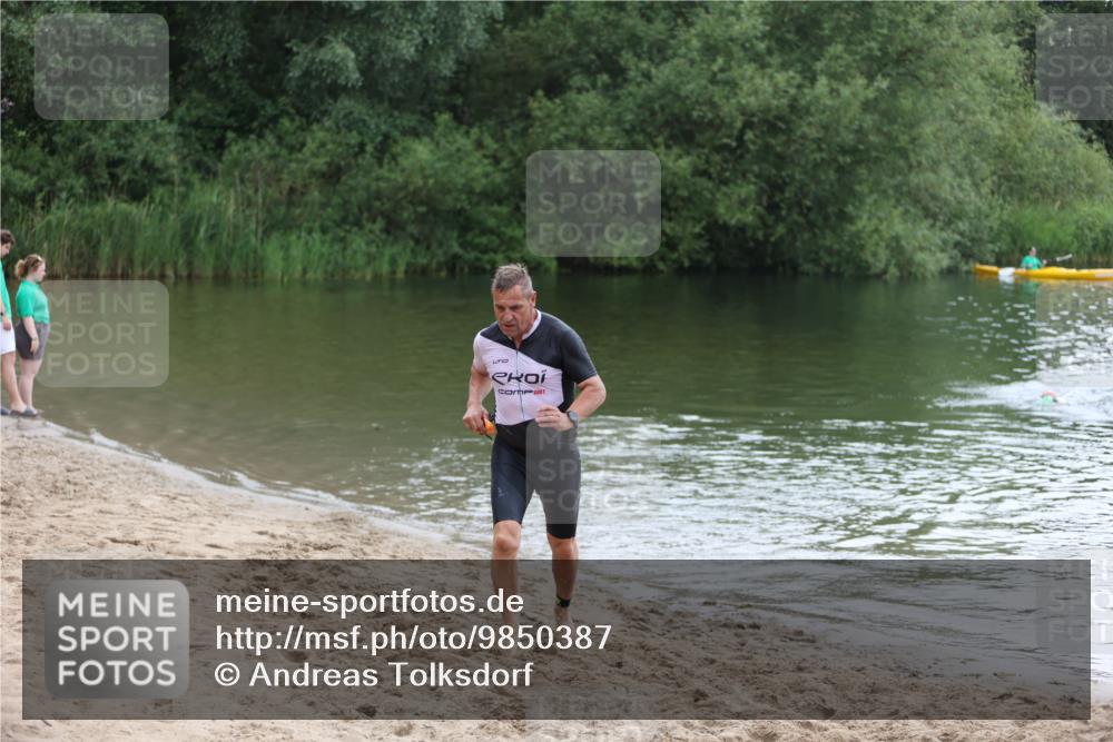 21.06.2026 - 29. Vierlanden-Triathlon Andreas Tolksdorf http://msf.ph/oto/9850387 21.06.2026 10:12:51 Schwimmen 396, 542 meine-sportfotos.de