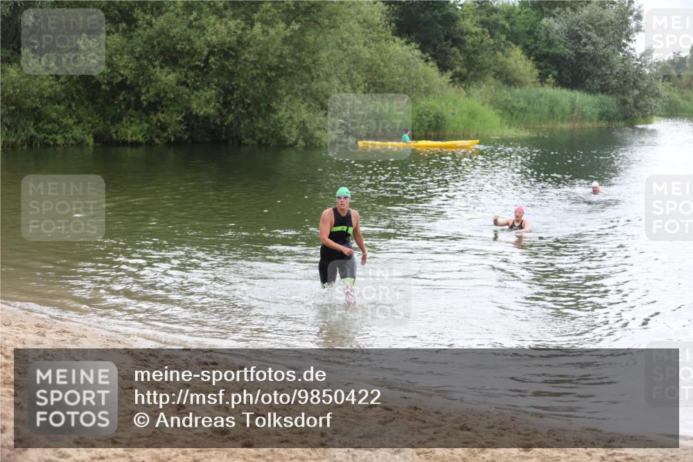 21.06.2026 - 29. Vierlanden-Triathlon Andreas Tolksdorf http://msf.ph/oto/9850422 21.06.2026 10:13:02 Schwimmen 542, 549, 620 meine-sportfotos.de