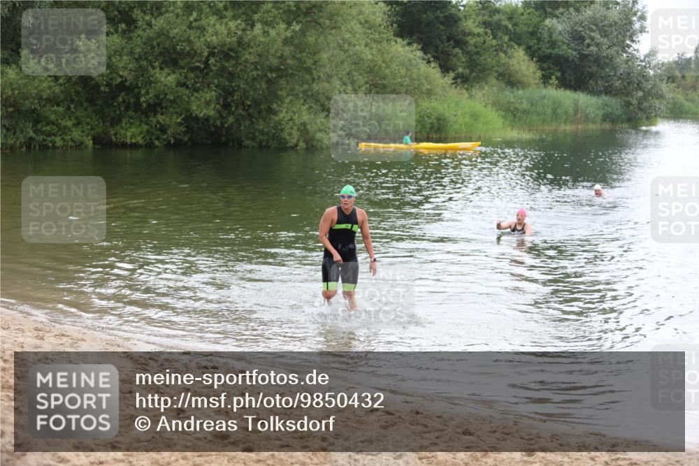 21.06.2026 - 29. Vierlanden-Triathlon Andreas Tolksdorf http://msf.ph/oto/9850432 21.06.2026 10:13:03 Schwimmen 542, 549, 620 meine-sportfotos.de