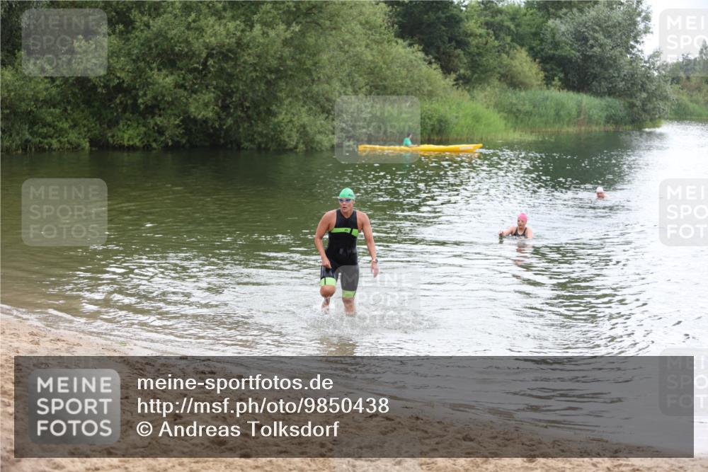 21.06.2026 - 29. Vierlanden-Triathlon Andreas Tolksdorf http://msf.ph/oto/9850438 21.06.2026 10:13:03 Schwimmen 542, 549, 620 meine-sportfotos.de
