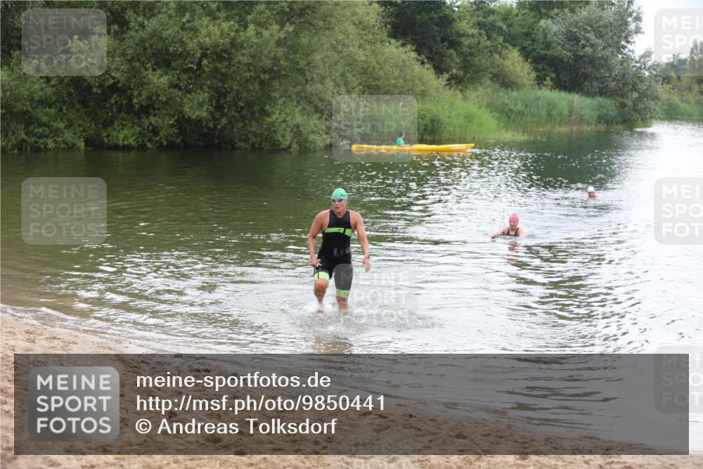 21.06.2026 - 29. Vierlanden-Triathlon Andreas Tolksdorf http://msf.ph/oto/9850441 21.06.2026 10:13:03 Schwimmen 542, 549, 620 meine-sportfotos.de