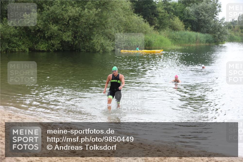 21.06.2026 - 29. Vierlanden-Triathlon Andreas Tolksdorf http://msf.ph/oto/9850449 21.06.2026 10:13:03 Schwimmen 542, 549, 620 meine-sportfotos.de