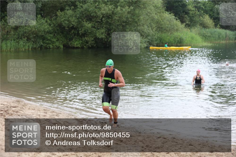 21.06.2026 - 29. Vierlanden-Triathlon Andreas Tolksdorf http://msf.ph/oto/9850455 21.06.2026 10:13:06 Schwimmen 549, 620 meine-sportfotos.de