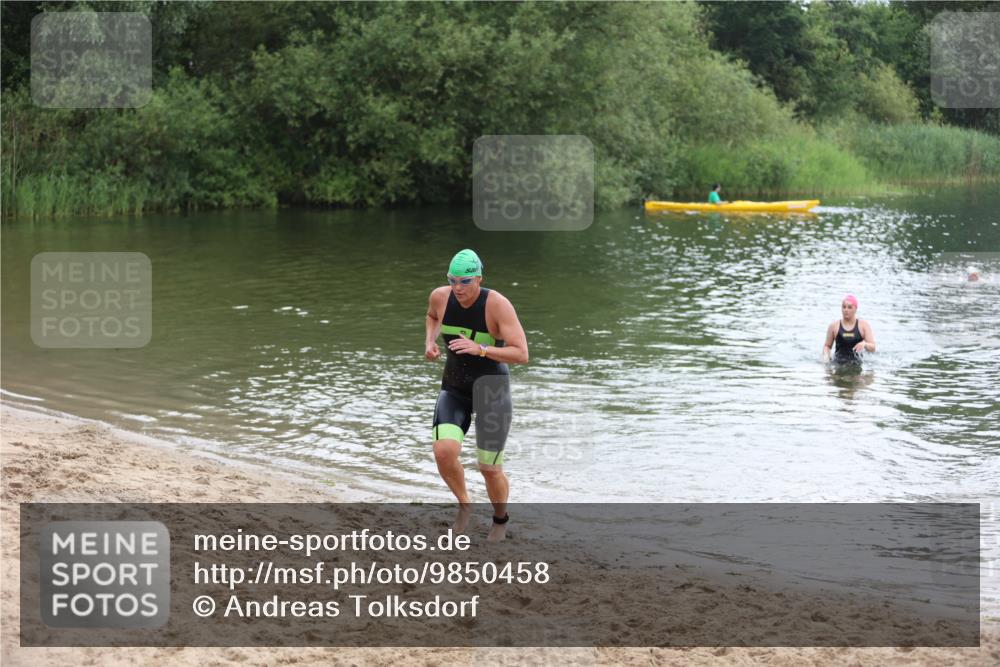 21.06.2026 - 29. Vierlanden-Triathlon Andreas Tolksdorf http://msf.ph/oto/9850458 21.06.2026 10:13:06 Schwimmen 549, 620 meine-sportfotos.de