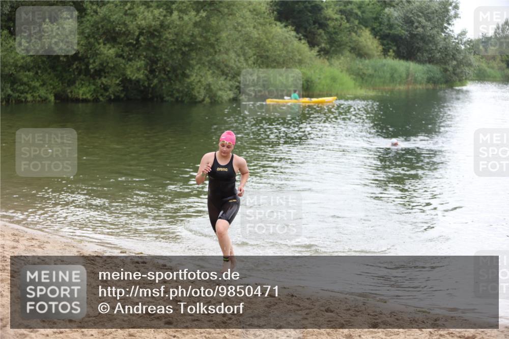 21.06.2026 - 29. Vierlanden-Triathlon Andreas Tolksdorf http://msf.ph/oto/9850471 21.06.2026 10:13:12 Schwimmen 549, 620 meine-sportfotos.de