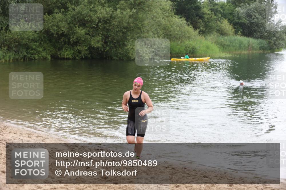 21.06.2026 - 29. Vierlanden-Triathlon Andreas Tolksdorf http://msf.ph/oto/9850489 21.06.2026 10:13:13 Schwimmen 549, 620 meine-sportfotos.de