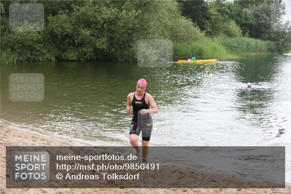 21.06.2026 - 29. Vierlanden-Triathlon Andreas Tolksdorf http://msf.ph/oto/9850491 21.06.2026 10:13:13 Schwimmen 549, 620 meine-sportfotos.de