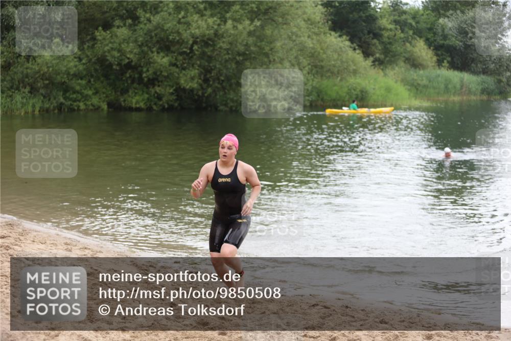 21.06.2026 - 29. Vierlanden-Triathlon Andreas Tolksdorf http://msf.ph/oto/9850508 21.06.2026 10:13:13 Schwimmen 549, 620 meine-sportfotos.de
