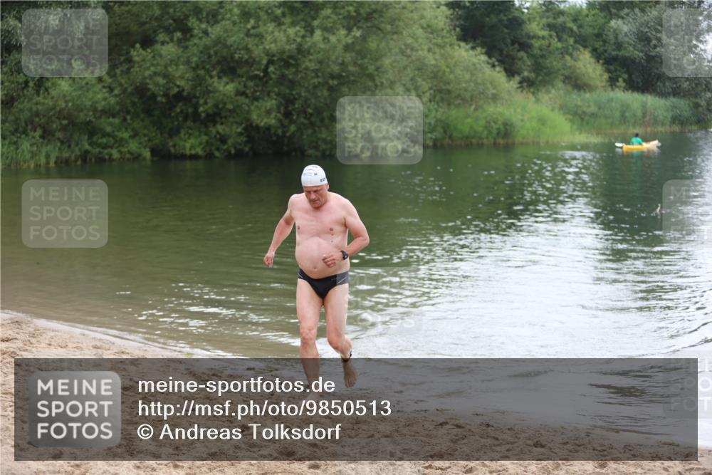 21.06.2026 - 29. Vierlanden-Triathlon Andreas Tolksdorf http://msf.ph/oto/9850513 21.06.2026 10:13:37 Schwimmen 415 meine-sportfotos.de