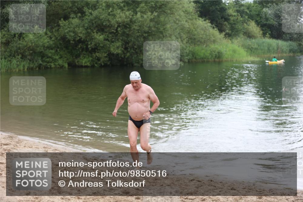 21.06.2026 - 29. Vierlanden-Triathlon Andreas Tolksdorf http://msf.ph/oto/9850516 21.06.2026 10:13:37 Schwimmen 415 meine-sportfotos.de
