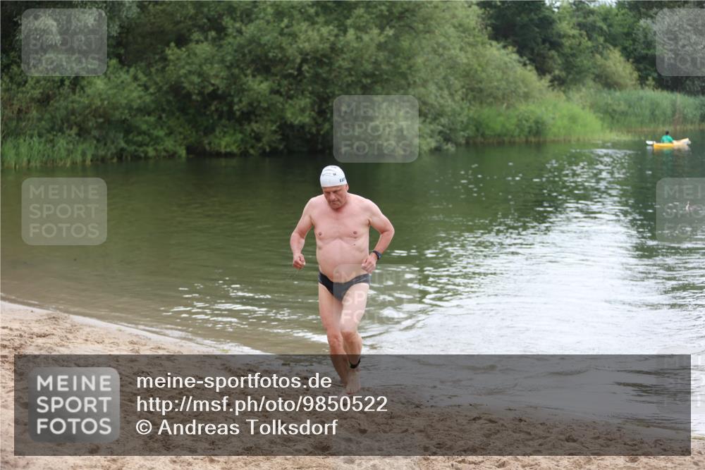 21.06.2026 - 29. Vierlanden-Triathlon Andreas Tolksdorf http://msf.ph/oto/9850522 21.06.2026 10:13:37 Schwimmen 415 meine-sportfotos.de