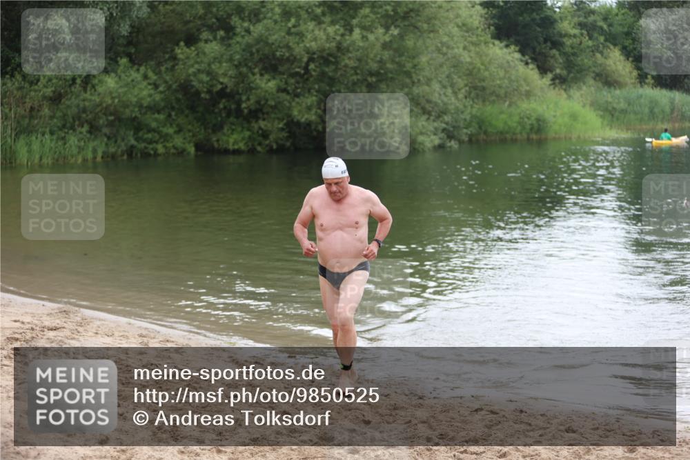 21.06.2026 - 29. Vierlanden-Triathlon Andreas Tolksdorf http://msf.ph/oto/9850525 21.06.2026 10:13:37 Schwimmen 415 meine-sportfotos.de
