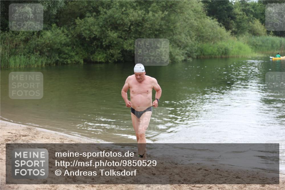 21.06.2026 - 29. Vierlanden-Triathlon Andreas Tolksdorf http://msf.ph/oto/9850529 21.06.2026 10:13:37 Schwimmen 415 meine-sportfotos.de