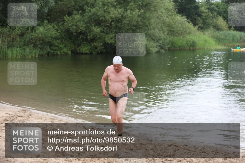 21.06.2026 - 29. Vierlanden-Triathlon Andreas Tolksdorf http://msf.ph/oto/9850532 21.06.2026 10:13:37 Schwimmen 415 meine-sportfotos.de