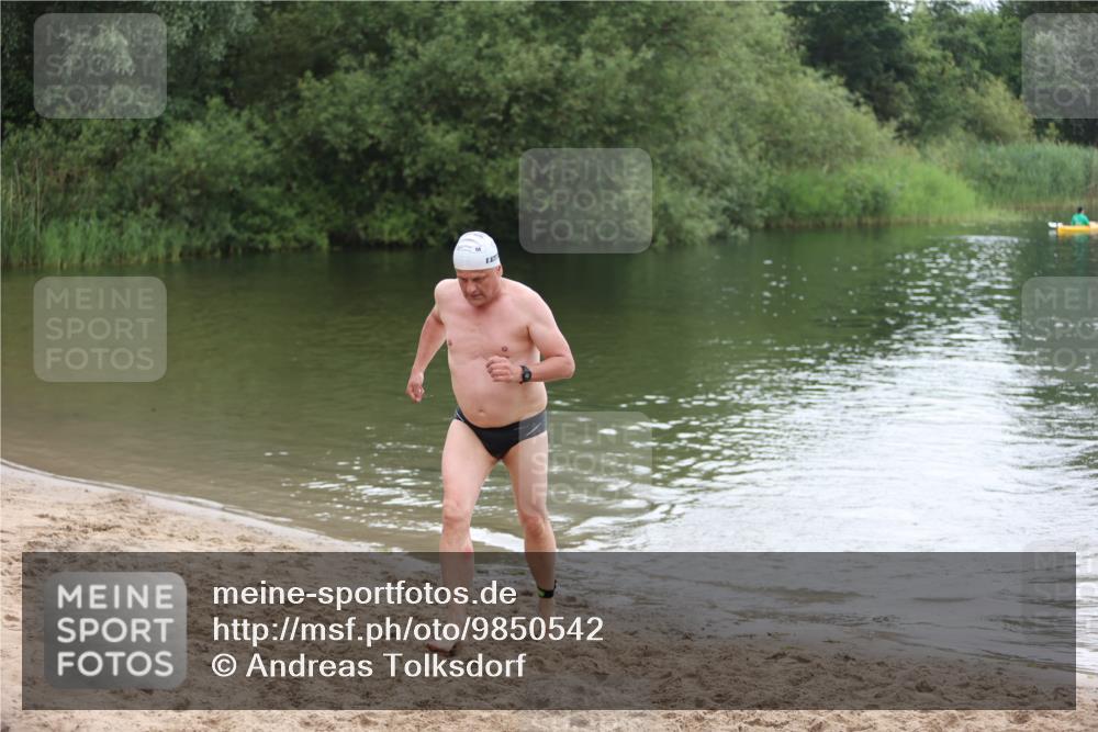 21.06.2026 - 29. Vierlanden-Triathlon Andreas Tolksdorf http://msf.ph/oto/9850542 21.06.2026 10:13:38 Schwimmen 415 meine-sportfotos.de