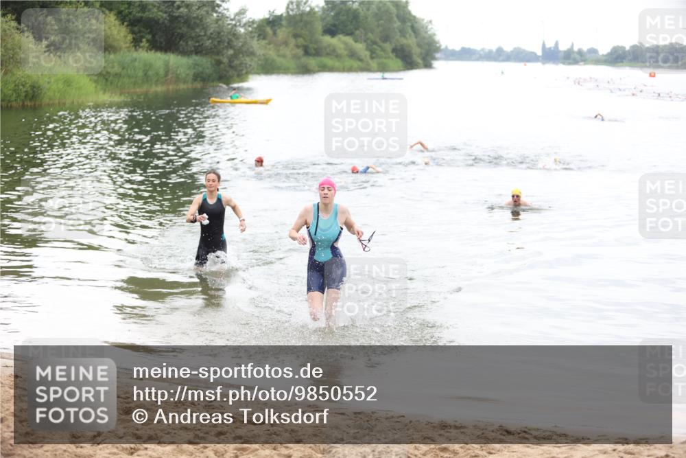 21.06.2026 - 29. Vierlanden-Triathlon Andreas Tolksdorf http://msf.ph/oto/9850552 21.06.2026 10:14:56 Schwimmen 509, 545 meine-sportfotos.de