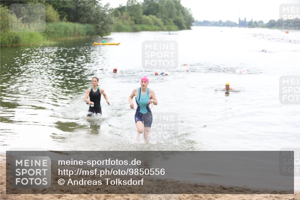 21.06.2026 - 29. Vierlanden-Triathlon Andreas Tolksdorf http://msf.ph/oto/9850556 21.06.2026 10:14:56 Schwimmen 509, 545 meine-sportfotos.de