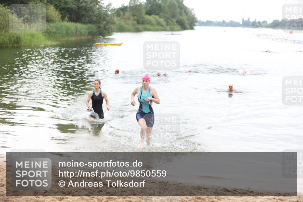 21.06.2026 - 29. Vierlanden-Triathlon Andreas Tolksdorf http://msf.ph/oto/9850559 21.06.2026 10:14:56 Schwimmen 509, 545 meine-sportfotos.de
