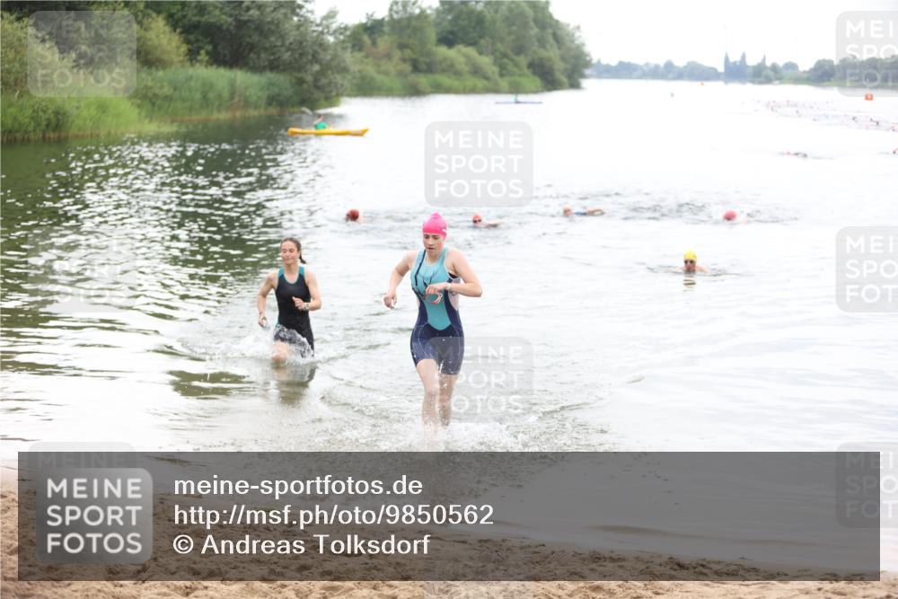 21.06.2026 - 29. Vierlanden-Triathlon Andreas Tolksdorf http://msf.ph/oto/9850562 21.06.2026 10:14:56 Schwimmen 509, 545 meine-sportfotos.de
