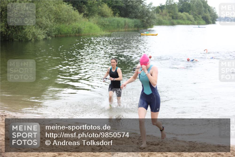 21.06.2026 - 29. Vierlanden-Triathlon Andreas Tolksdorf http://msf.ph/oto/9850574 21.06.2026 10:14:58 Schwimmen 509, 545 meine-sportfotos.de