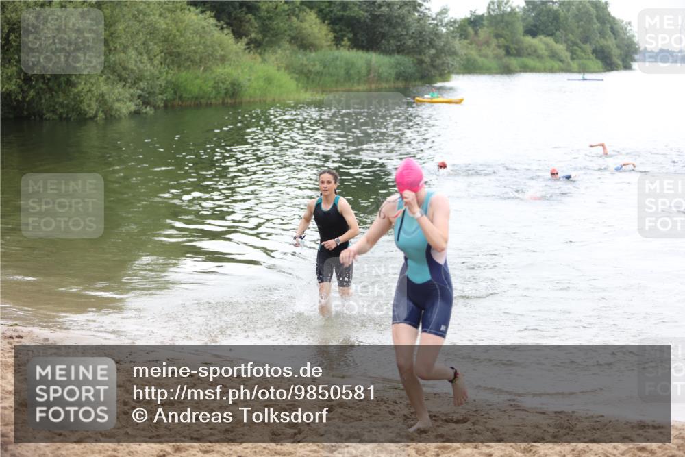 21.06.2026 - 29. Vierlanden-Triathlon Andreas Tolksdorf http://msf.ph/oto/9850581 21.06.2026 10:14:58 Schwimmen 509, 545 meine-sportfotos.de