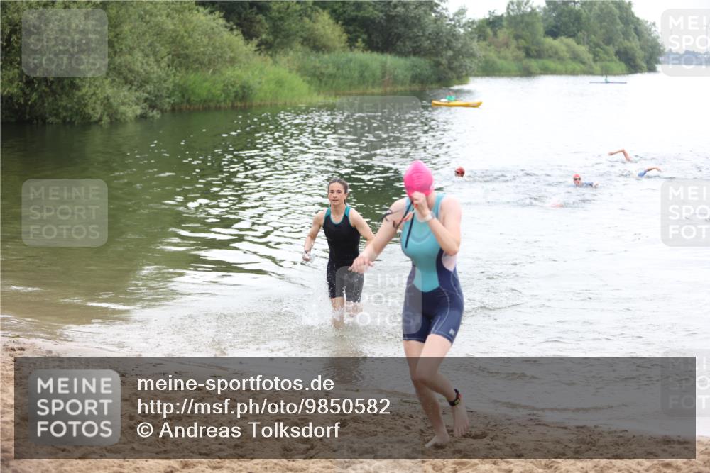 21.06.2026 - 29. Vierlanden-Triathlon Andreas Tolksdorf http://msf.ph/oto/9850582 21.06.2026 10:14:58 Schwimmen 509, 545 meine-sportfotos.de