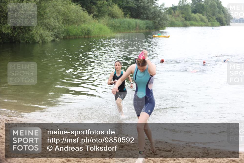 21.06.2026 - 29. Vierlanden-Triathlon Andreas Tolksdorf http://msf.ph/oto/9850592 21.06.2026 10:14:58 Schwimmen 509, 545 meine-sportfotos.de