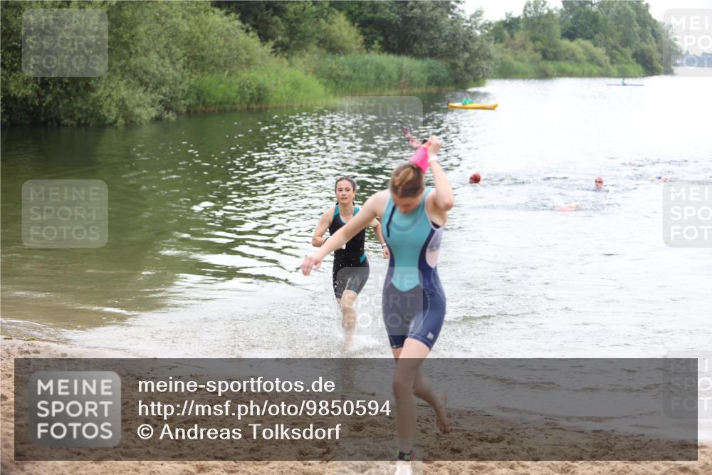 21.06.2026 - 29. Vierlanden-Triathlon Andreas Tolksdorf http://msf.ph/oto/9850594 21.06.2026 10:14:58 Schwimmen 509, 545 meine-sportfotos.de