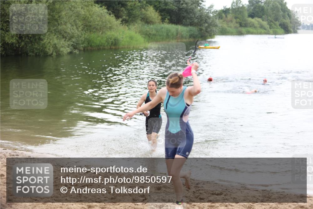 21.06.2026 - 29. Vierlanden-Triathlon Andreas Tolksdorf http://msf.ph/oto/9850597 21.06.2026 10:14:58 Schwimmen 509, 545 meine-sportfotos.de