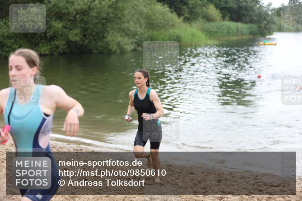 21.06.2026 - 29. Vierlanden-Triathlon Andreas Tolksdorf http://msf.ph/oto/9850610 21.06.2026 10:14:59 Schwimmen 509, 526, 545 meine-sportfotos.de