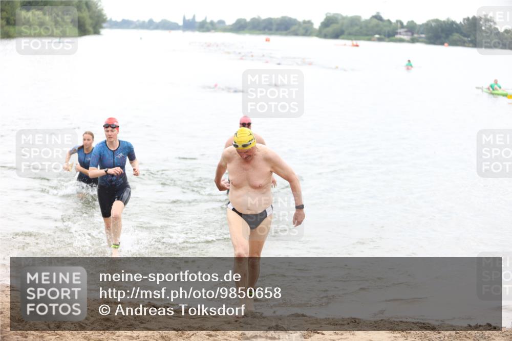21.06.2026 - 29. Vierlanden-Triathlon Andreas Tolksdorf http://msf.ph/oto/9850658 21.06.2026 10:15:15 Schwimmen 496, 526, 564, 584, 614, 621 meine-sportfotos.de