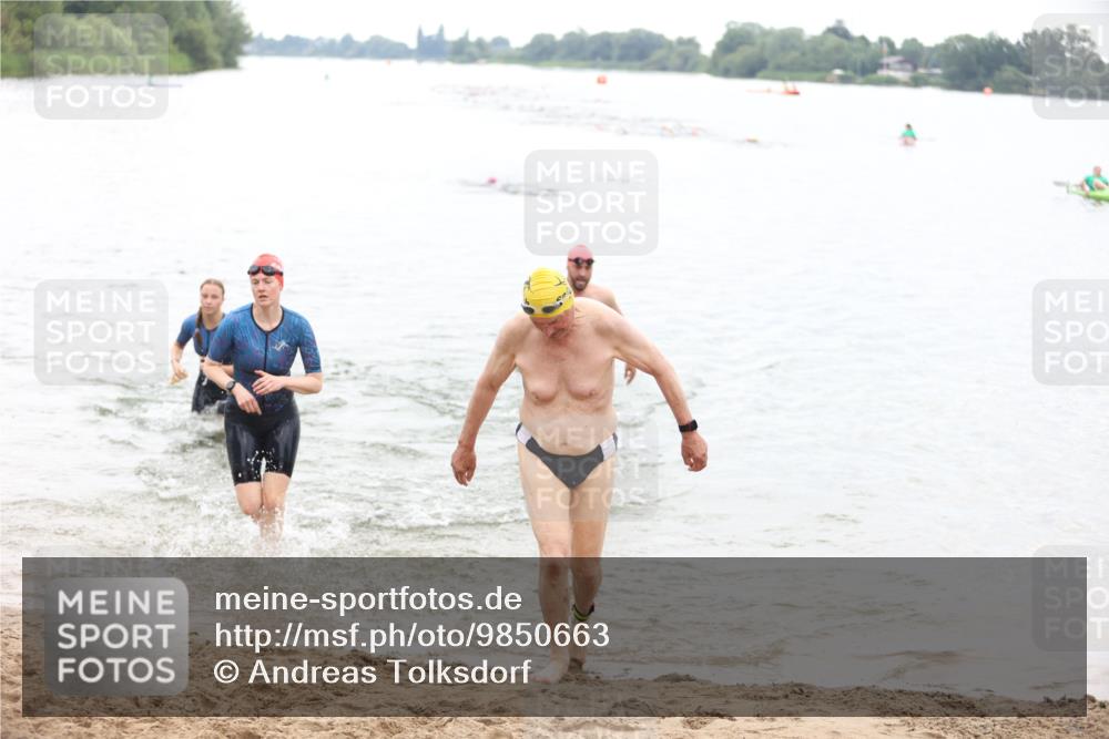 21.06.2026 - 29. Vierlanden-Triathlon Andreas Tolksdorf http://msf.ph/oto/9850663 21.06.2026 10:15:16 Schwimmen 496, 564, 584, 614, 621 meine-sportfotos.de