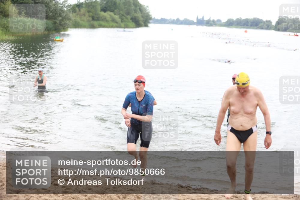 21.06.2026 - 29. Vierlanden-Triathlon Andreas Tolksdorf http://msf.ph/oto/9850666 21.06.2026 10:15:16 Schwimmen 496, 564, 584, 614, 621 meine-sportfotos.de