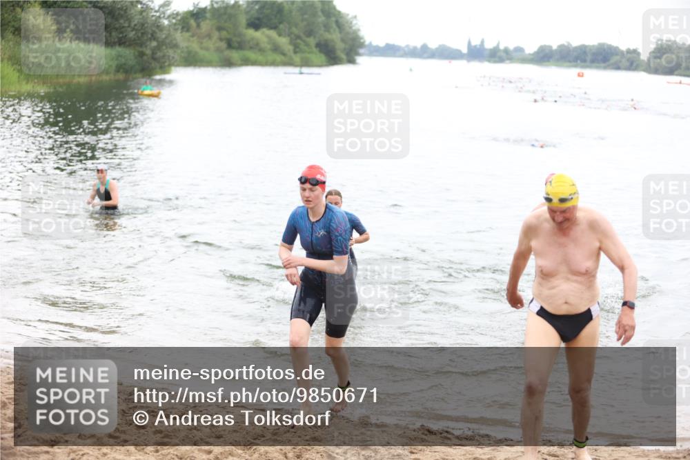 21.06.2026 - 29. Vierlanden-Triathlon Andreas Tolksdorf http://msf.ph/oto/9850671 21.06.2026 10:15:17 Schwimmen 496, 564, 584, 614, 621 meine-sportfotos.de