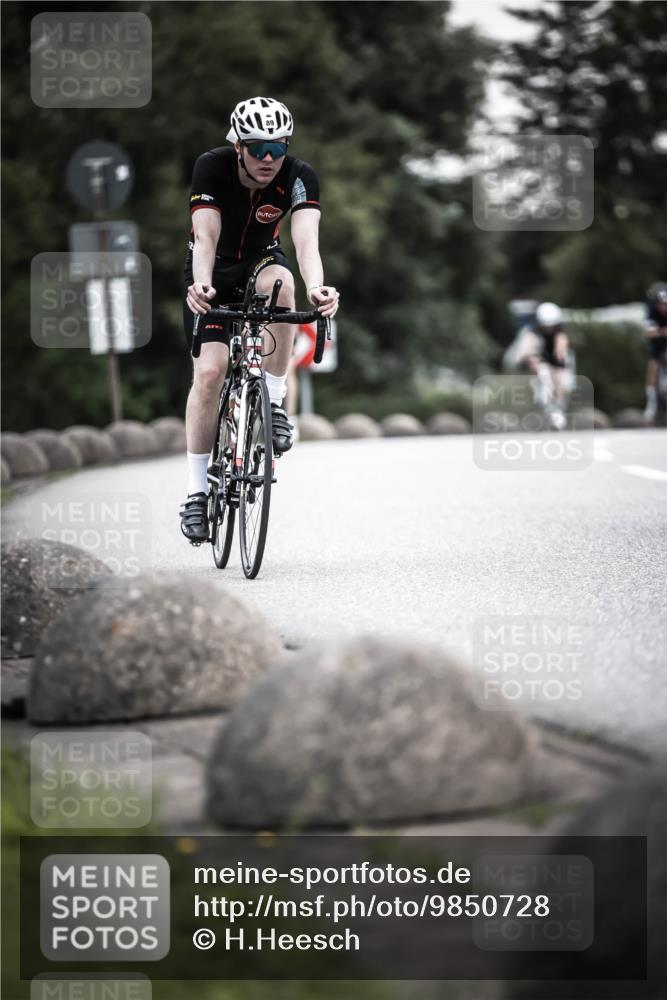 21.06.2026 - 29. Vierlanden-Triathlon H.Heesch http://msf.ph/oto/9850728 21.06.2026 10:27:12 Radfahren 24, 89, 101, 108, 486, 517 meine-sportfotos.de