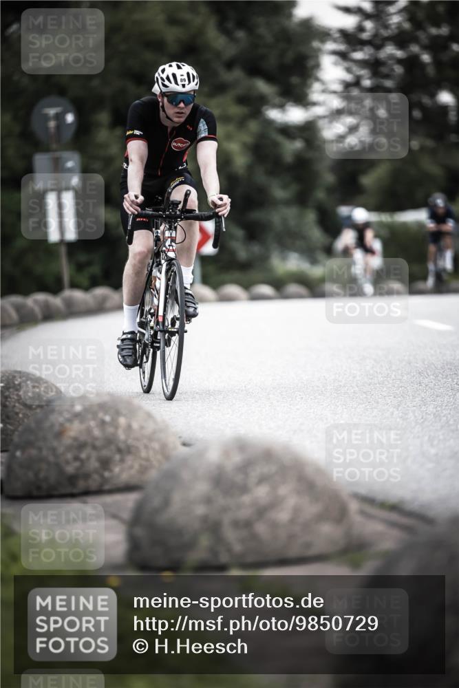 21.06.2026 - 29. Vierlanden-Triathlon H.Heesch http://msf.ph/oto/9850729 21.06.2026 10:27:12 Radfahren 24, 89, 101, 108, 486, 517 meine-sportfotos.de