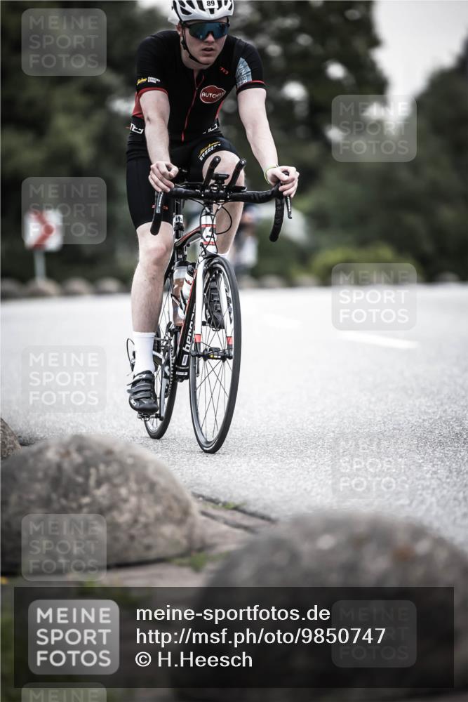 21.06.2026 - 29. Vierlanden-Triathlon H.Heesch http://msf.ph/oto/9850747 21.06.2026 10:27:13 Radfahren 24, 89, 101, 486, 517 meine-sportfotos.de