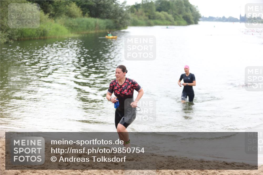 21.06.2026 - 29. Vierlanden-Triathlon Andreas Tolksdorf http://msf.ph/oto/9850754 21.06.2026 10:15:50 Schwimmen 552, 562 meine-sportfotos.de