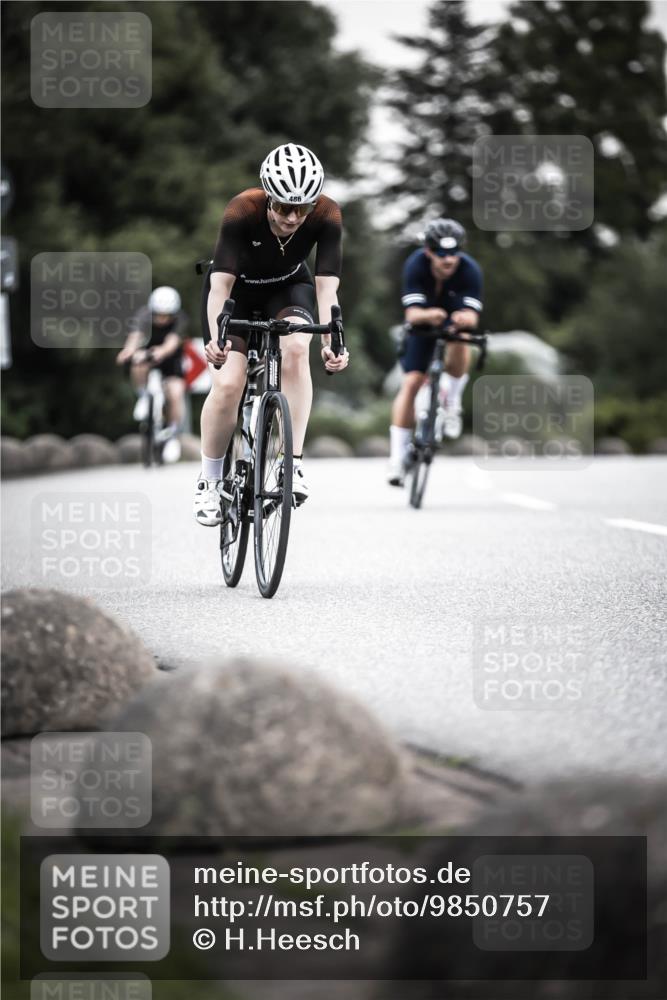 21.06.2026 - 29. Vierlanden-Triathlon H.Heesch http://msf.ph/oto/9850757 21.06.2026 10:27:15 Radfahren 24, 89, 101, 339, 378, 385, 486, 517 meine-sportfotos.de