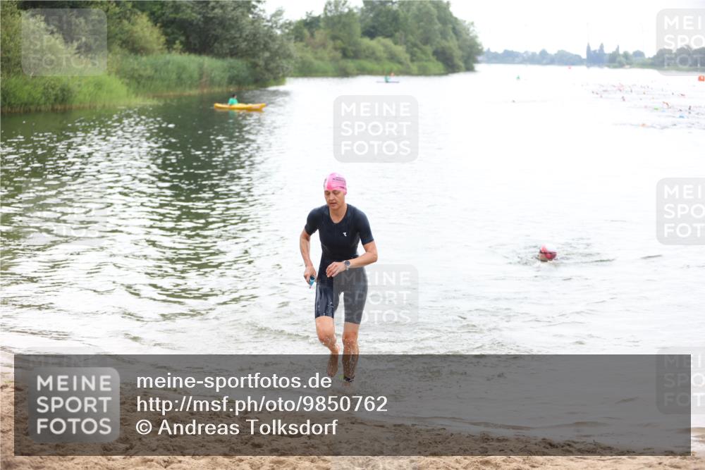 21.06.2026 - 29. Vierlanden-Triathlon Andreas Tolksdorf http://msf.ph/oto/9850762 21.06.2026 10:15:53 Schwimmen 552, 562, 587 meine-sportfotos.de