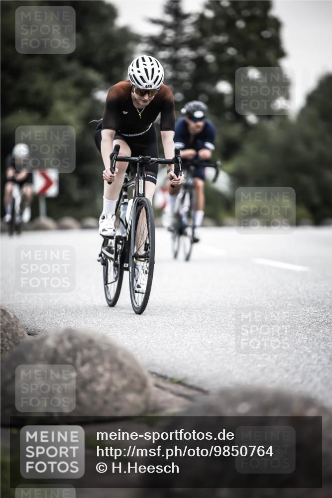 21.06.2026 - 29. Vierlanden-Triathlon H.Heesch http://msf.ph/oto/9850764 21.06.2026 10:27:15 Radfahren 24, 89, 101, 339, 378, 385, 486, 517 meine-sportfotos.de