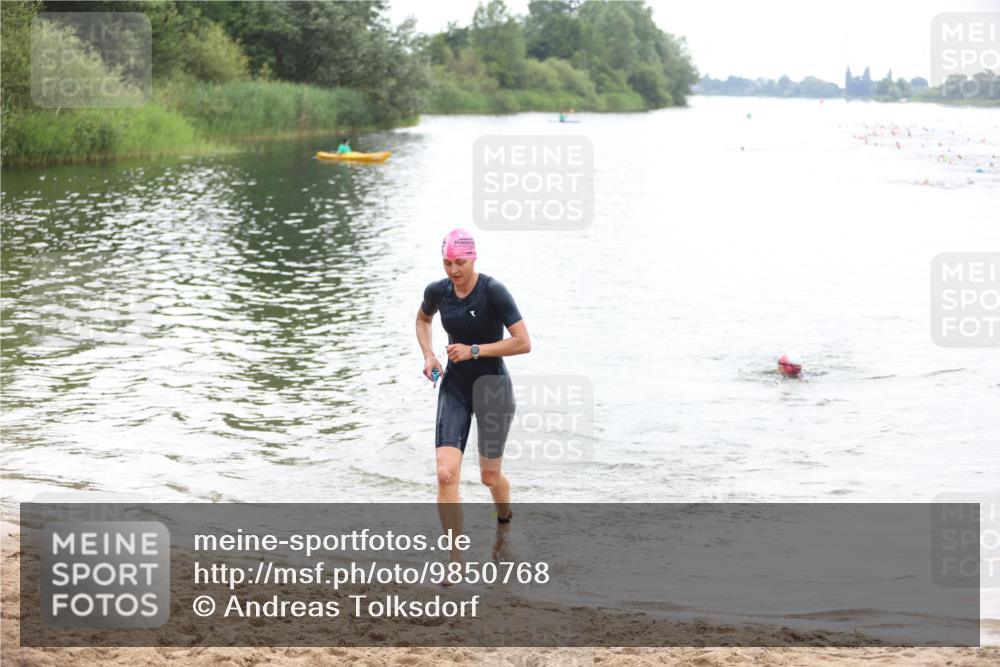 21.06.2026 - 29. Vierlanden-Triathlon Andreas Tolksdorf http://msf.ph/oto/9850768 21.06.2026 10:15:53 Schwimmen 552, 562, 587 meine-sportfotos.de