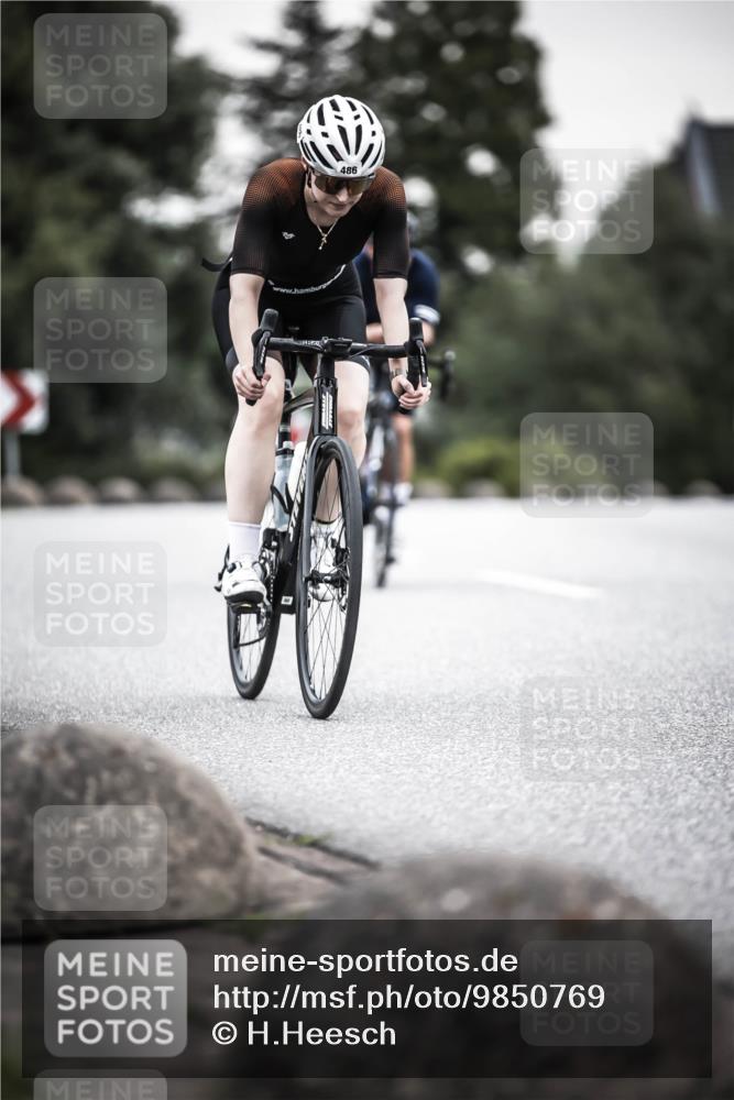 21.06.2026 - 29. Vierlanden-Triathlon H.Heesch http://msf.ph/oto/9850769 21.06.2026 10:27:15 Radfahren 24, 89, 101, 339, 378, 385, 486, 517 meine-sportfotos.de