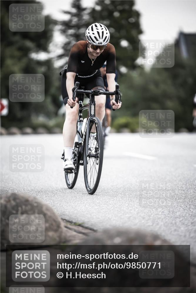 21.06.2026 - 29. Vierlanden-Triathlon H.Heesch http://msf.ph/oto/9850771 21.06.2026 10:27:15 Radfahren 24, 89, 101, 339, 378, 385, 486, 517 meine-sportfotos.de