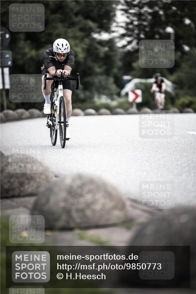 21.06.2026 - 29. Vierlanden-Triathlon H.Heesch http://msf.ph/oto/9850773 21.06.2026 10:27:18 Radfahren 24, 101, 223, 339, 378, 385, 391, 486, 513 meine-sportfotos.de