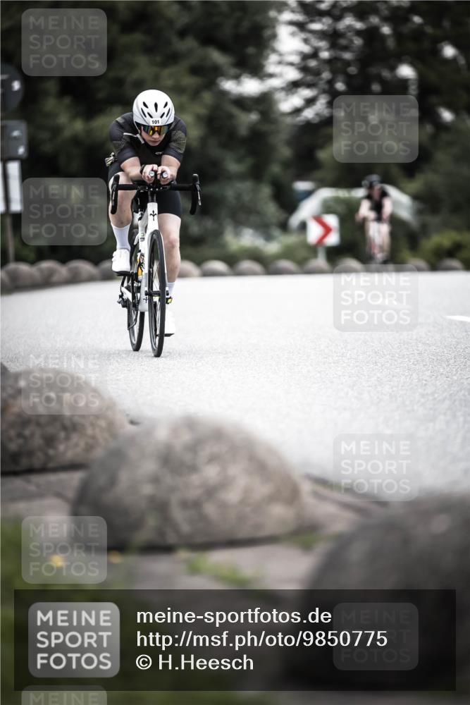 21.06.2026 - 29. Vierlanden-Triathlon H.Heesch http://msf.ph/oto/9850775 21.06.2026 10:27:18 Radfahren 24, 101, 223, 339, 378, 385, 391, 486, 513 meine-sportfotos.de