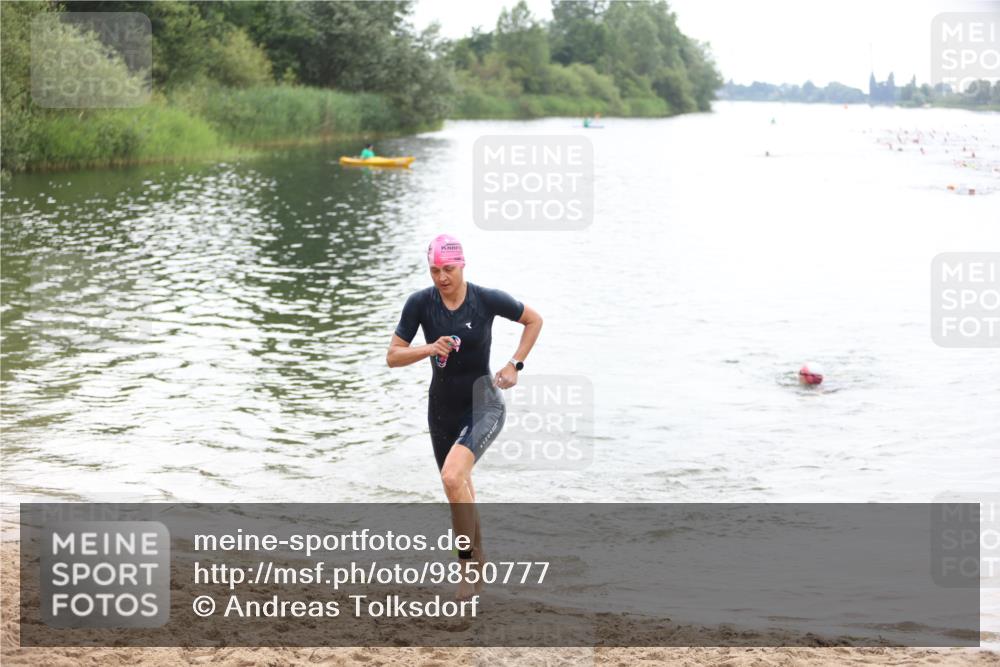 21.06.2026 - 29. Vierlanden-Triathlon Andreas Tolksdorf http://msf.ph/oto/9850777 21.06.2026 10:15:54 Schwimmen 552, 562, 587 meine-sportfotos.de