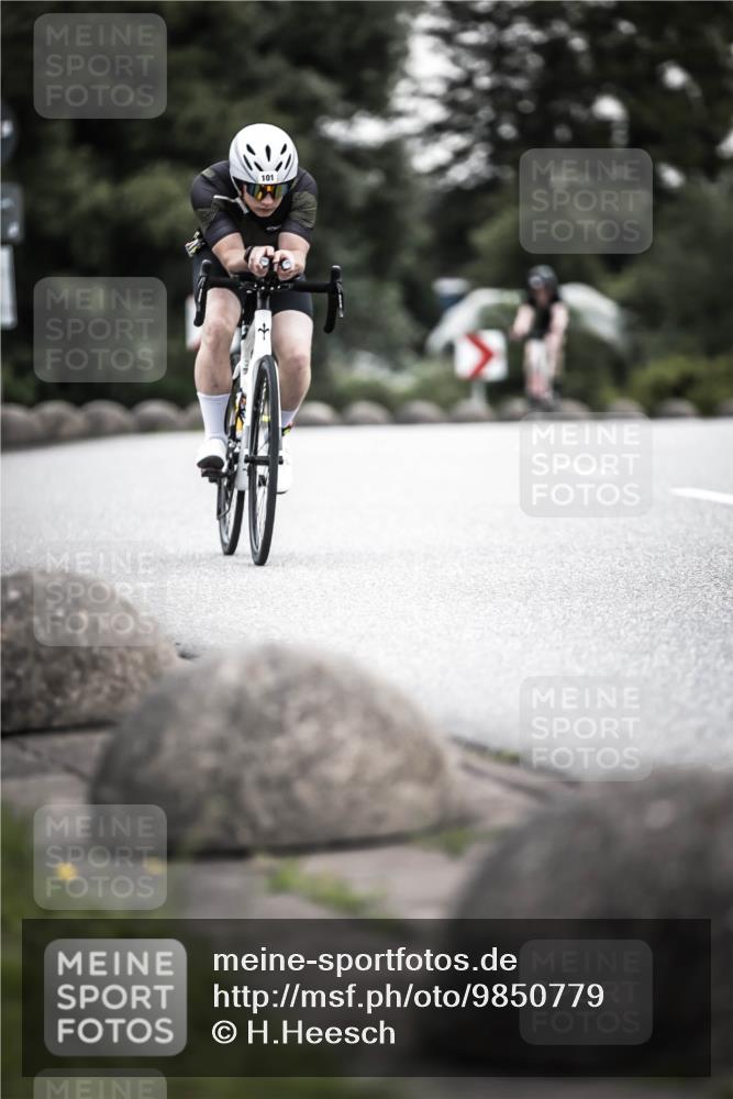 21.06.2026 - 29. Vierlanden-Triathlon H.Heesch http://msf.ph/oto/9850779 21.06.2026 10:27:18 Radfahren 24, 101, 223, 339, 378, 385, 391, 486, 513 meine-sportfotos.de