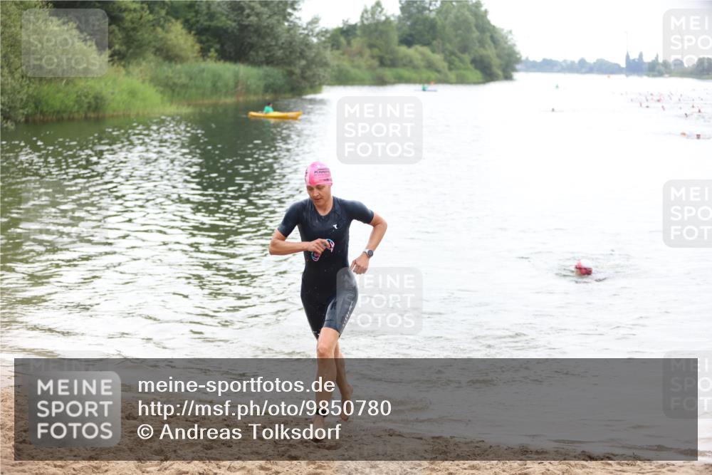 21.06.2026 - 29. Vierlanden-Triathlon Andreas Tolksdorf http://msf.ph/oto/9850780 21.06.2026 10:15:54 Schwimmen 552, 562, 587 meine-sportfotos.de