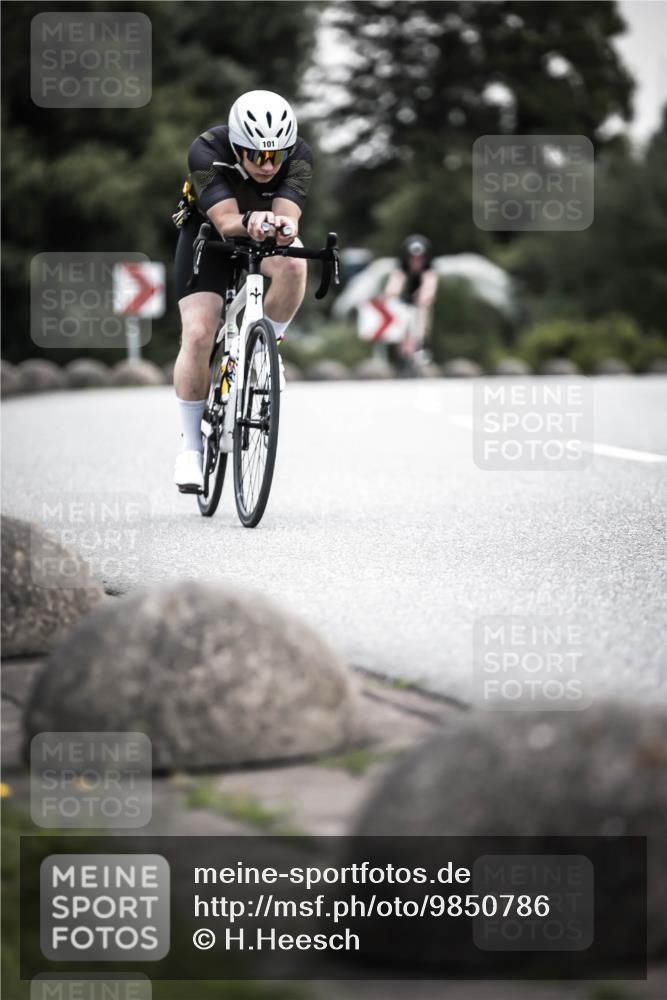21.06.2026 - 29. Vierlanden-Triathlon H.Heesch http://msf.ph/oto/9850786 21.06.2026 10:27:19 Radfahren 10, 24, 101, 223, 298, 339, 378, 385, 391, 486, 513 meine-sportfotos.de